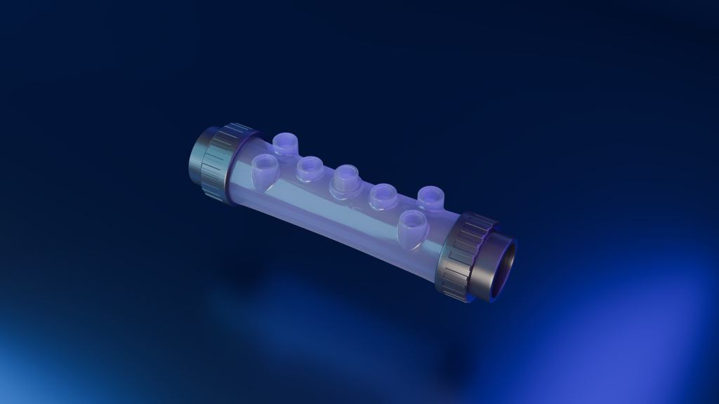 Vue isométrique de la chambre d'analyse Poly-Cell transparente, un centre de détection compact pour l'automatisation de la piscine doté de sept ports pour capteurs de pH, ORP et chlore, distribuée par BlueDrops.