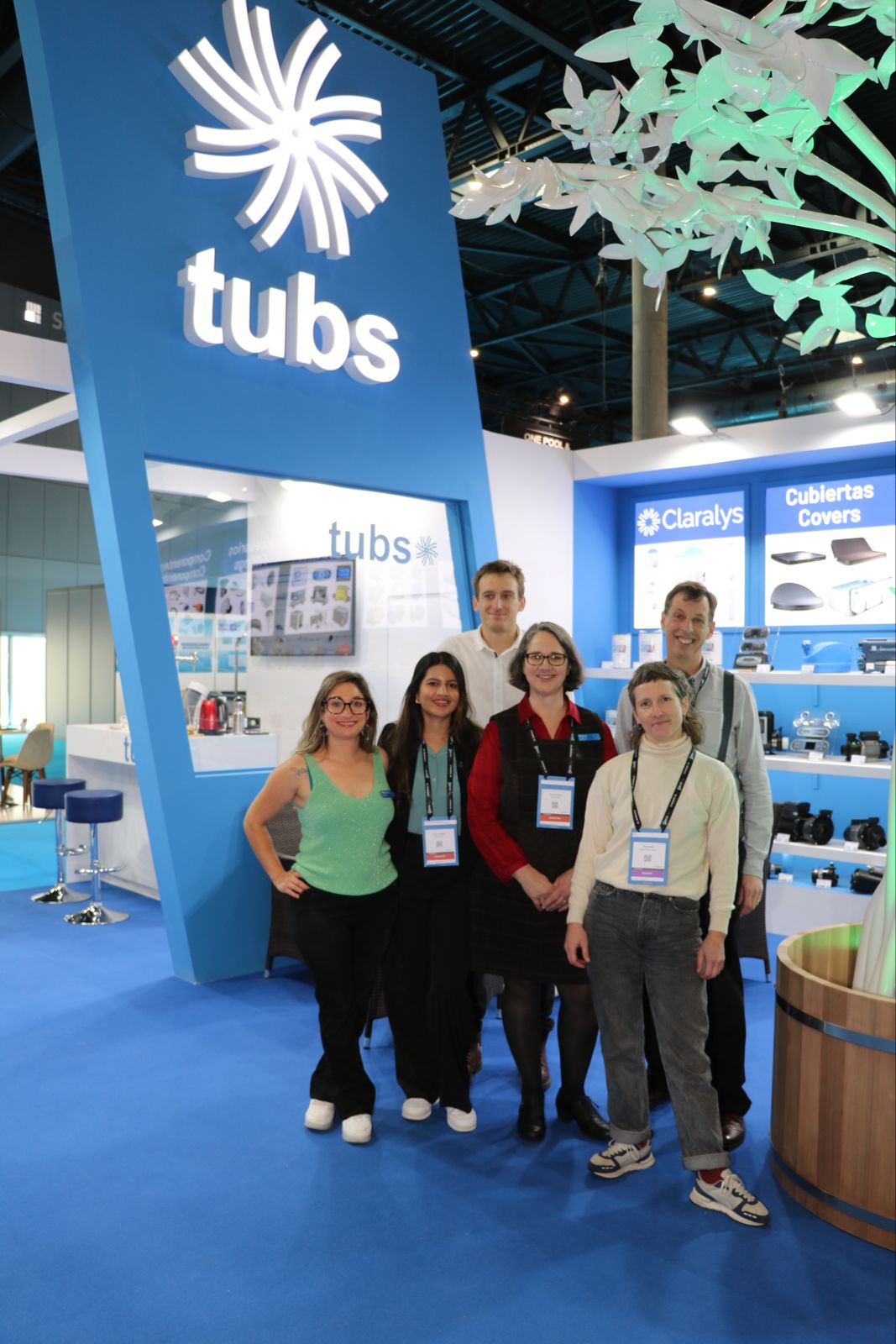Team von Tubs Parts an ihrem Messestand auf einer Fachmesse für Pool- und Spa-Industrie Piscina Barcelona.