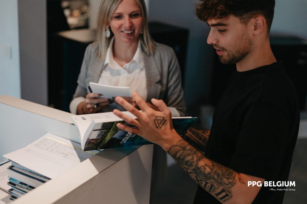PPG Belgium customer service representative assisting a client