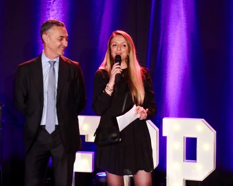 Mr. Figueroa presenting an award with a speaker at the 2026 Trophées de la Piscine et du Spa.