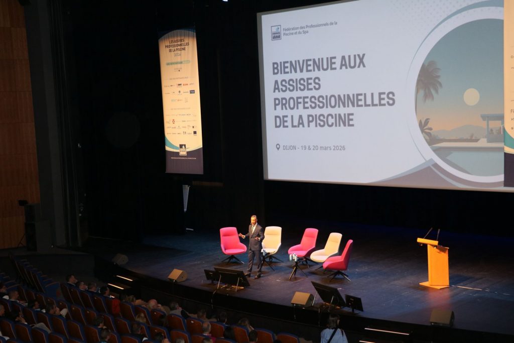 Panoramic view of the FPP Assises opening plenary in Dijon, featuring Stéphane Figueroa on stage.