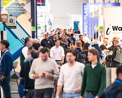 Visitors in Hall 7 at aquanale 2025
